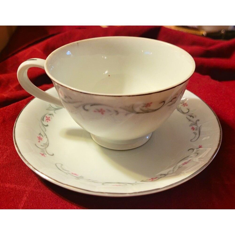 Vtg Royal Swirl Fine China Japan Floral Tea Cup & Saucer Set White Pink 2pc